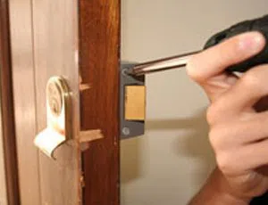 Locksmith Store Indianapolis, IN 317-975-2283 - change-locks-service